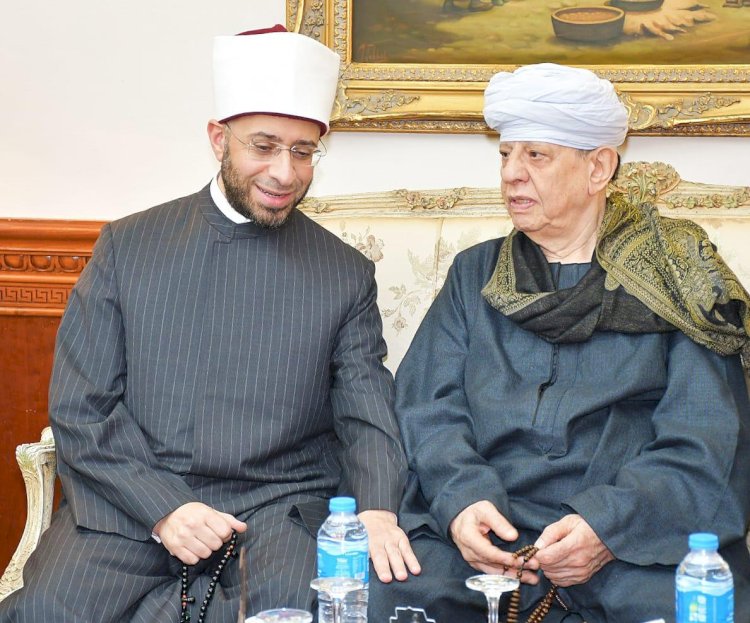 وزير الأوقاف ورئيس الوطنية للإعلام يكرمان الشيخ  التهامي والفنان حسين  بماسبيرو