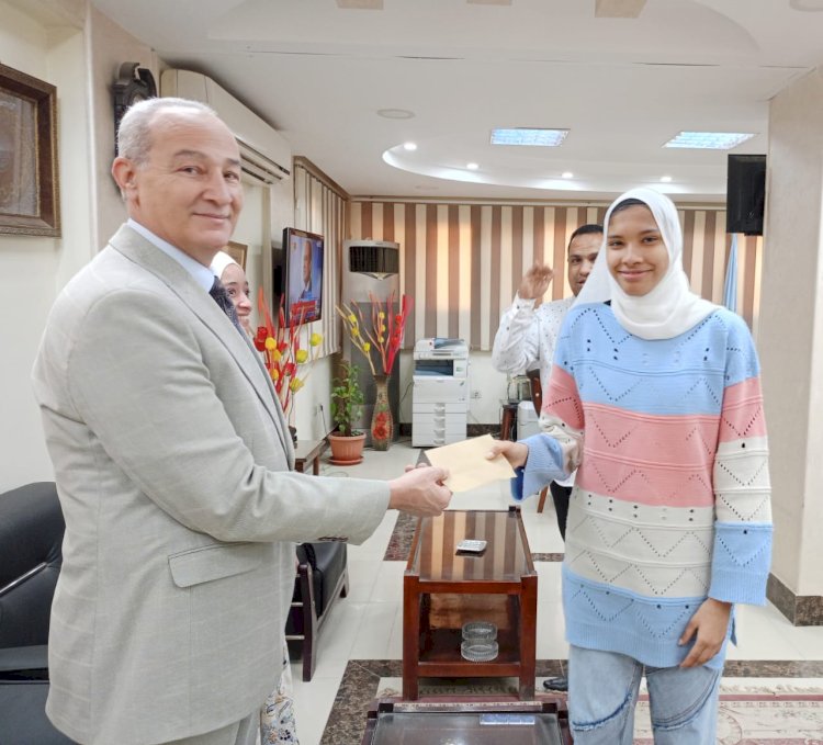 وكيل وزارة الشباب بكفر الشيخ يكرم فريق كرة السلة صم بنات