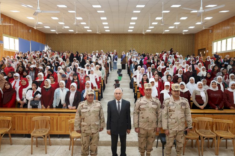 ختام أولى دورات التربية الوطنية للفتيات بجامعة المنيا فى حضور المستشار العسكرى