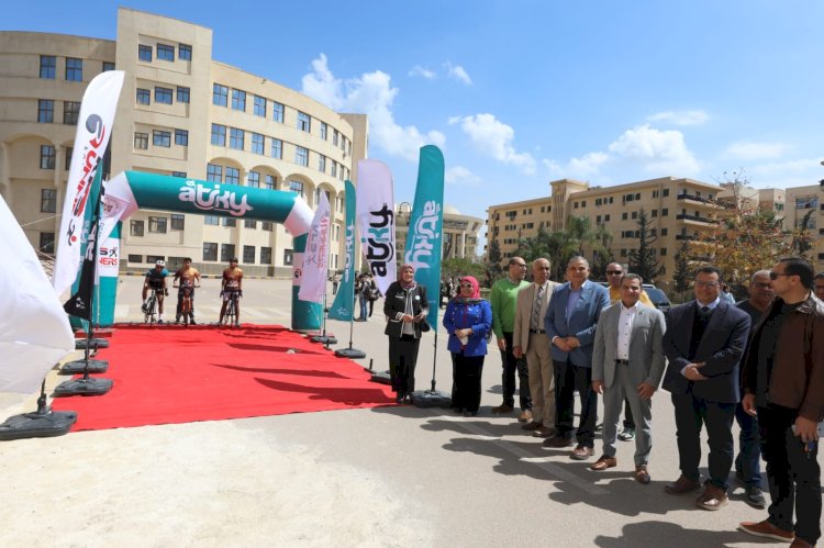 رئيس جامعة كفر الشيخ يشهد فعاليات مارثون الدراجات بكلية التجارة