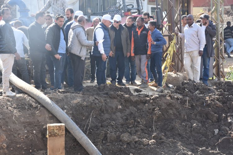 محافظ الأقصر ورئيس القابضة للمياه يعلنان انتهاء أزمة خطوط الصرف الصحي جذريًا