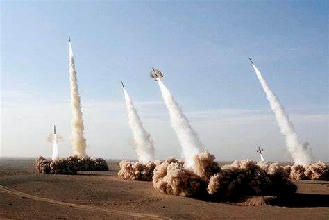 قصف تل أبيب وصفارات الإنذار تدوي