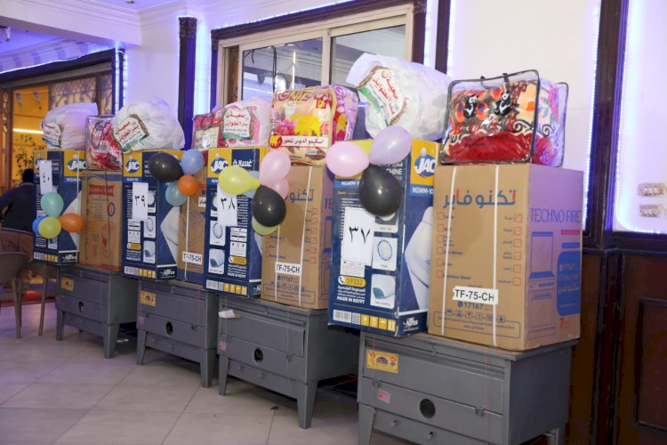 محافظ سوهاج يسلم 40 جهاز عروس للمقبلات على الزواج من الفئات الأولى بالرعاية