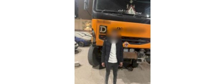 ضبط قائد سيارة فيديو سقوط بعض مخلفات البناء من سيارة نقل بالقاهرة