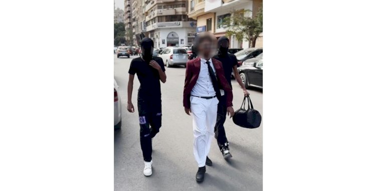 بطل فيديو ارتداء اقنعة الوجه صانع محتوي تمثيلي بالجيزة