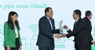 محافظ المنيا يهنئ محمد بدوي لفوزه  في المبادرة الوطنية للمشروعات الخضراء الذكية