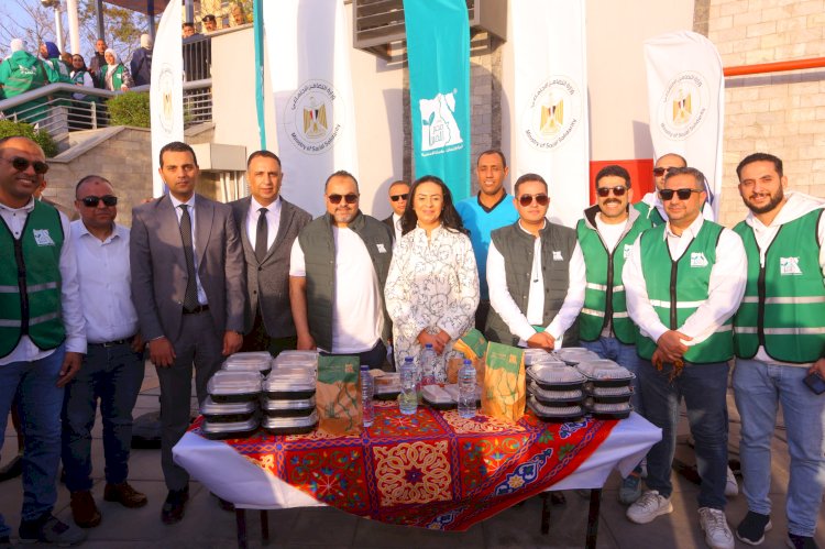 وزيرة التضامن تتفقد  حفل إفطار مؤسسة مصر الخير  بممشى أهل مصر