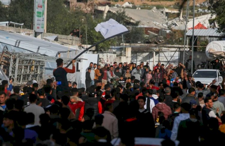 انقسامات بين حركة فتح وحركة حماس ومظاهرات تطالب بالعودة للسلطة الفلسطينية