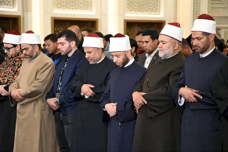 الأزهري يشهد صلاة التهجد  ليلة السابع والعشرين بمسجد العلي العظيم بألماظة