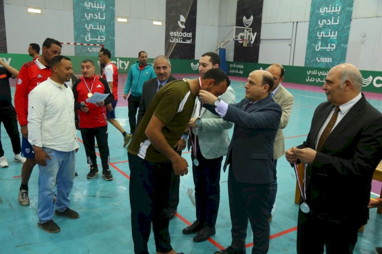 محافظ كفرالشيخ..يهنئ فريق ديوان عام المحافظة لفوزه بكأس البطولة للعام 2025