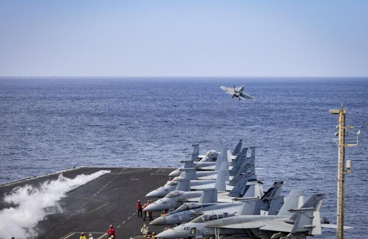 الحوثيون يستهدفون حاملة الطائرات الامريكية ترومان 3 مرات بالمسيرات