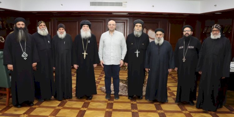 محافظ بني سويف يستقبل وفد الكنيسة الأرثوذكسية للتهنئة بعيد الفطر