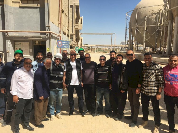 وزير قطاع الأعمال العام يتفقد شركة النصر للأسمدة بالسويس