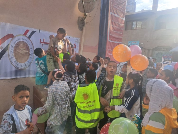 حزب الشعب الجمهوري بقوص يحتفل بعيد الفطر بتوزيع الهدايا على الأطفال