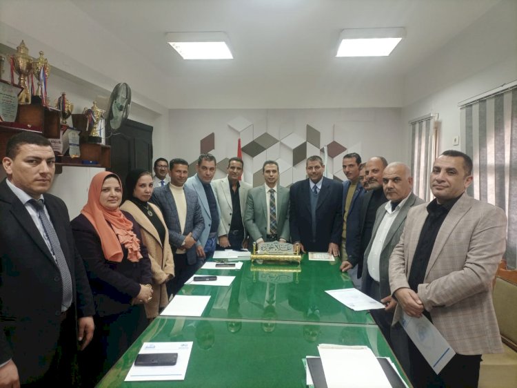 وكيل تعليم كفرالشيخ يناقش تطبيق نظام البوكليت على الإعدادية