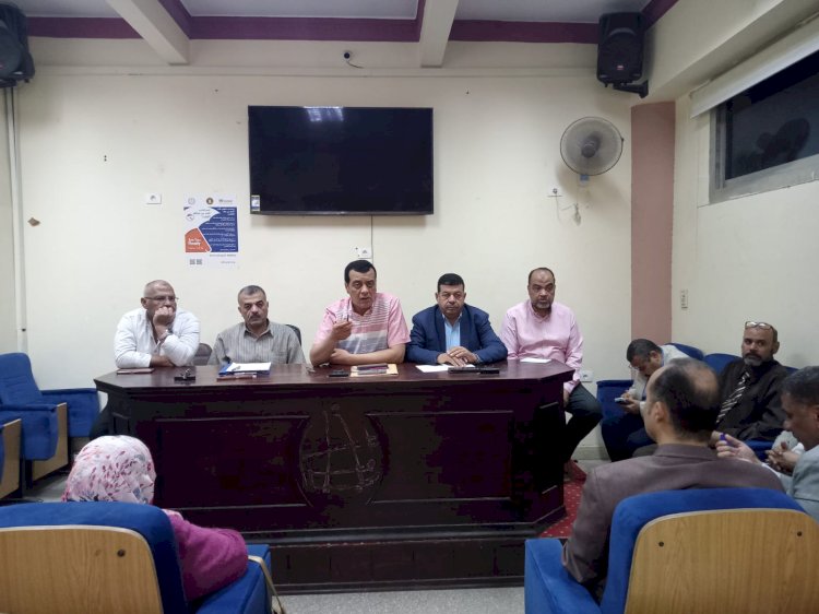 مدير تعليم سوهاج يعقد اجتماعا  بمديرى الإدارات استعدادا لإمتحانات نهاية العام