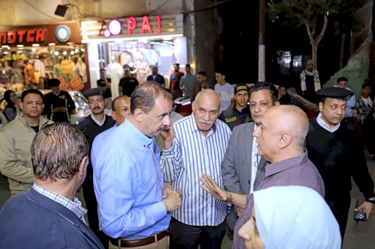 محافظ سوهاج يستمع لمطالب المواطنين في الشارع السوهاجي