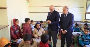 محافظ المنيا يُجرى جولة تفقدية بمدرسة بني مزار الرسمية المتميزة للغات