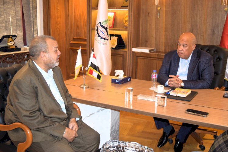 أيمن العشري يبحث مع رئيس شُعبة الأدوات الصحية توطين الصناعة وزيادة الصادرات