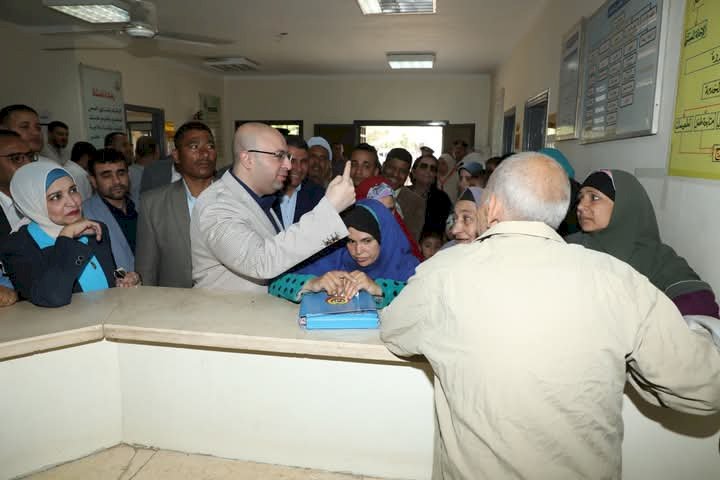 خلال زيارته لمركز ناصر محافظ بنى سويف يشدد على تطهير أحد المصارف