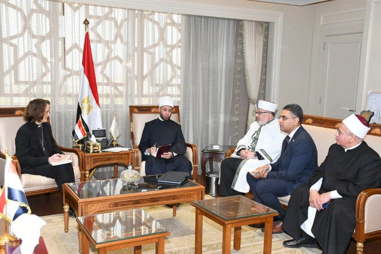 وزير الأوقاف يستقبل وفدًا رفيع المستوى من منظمة كنائس من أجل السلام في الشرق الأوسط