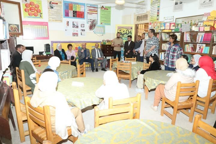 محافظ بني سويف يحضر حصة التربية الدينية (إسلامي ومسيحي)