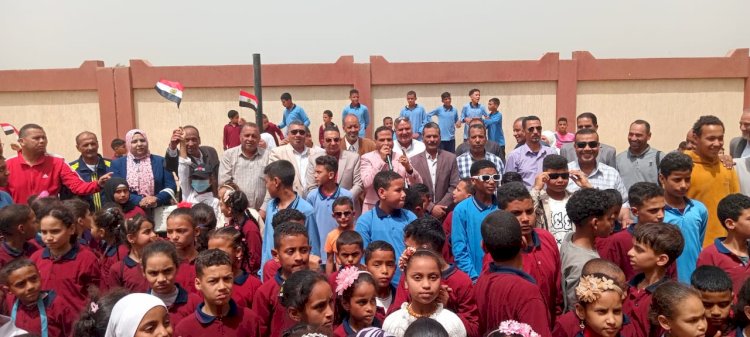 تحيا مصر .. معاك ياريس ..لا للتهجير في احتفالية تكريم اوائل الطلبة بأبى تشت