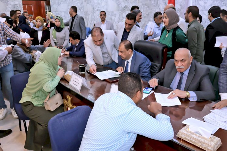 محافظ سوهاج يعقد اللقاء الجماهيري الأسبوعي لبحث مطالب المواطنين وحل مشكلاتهم