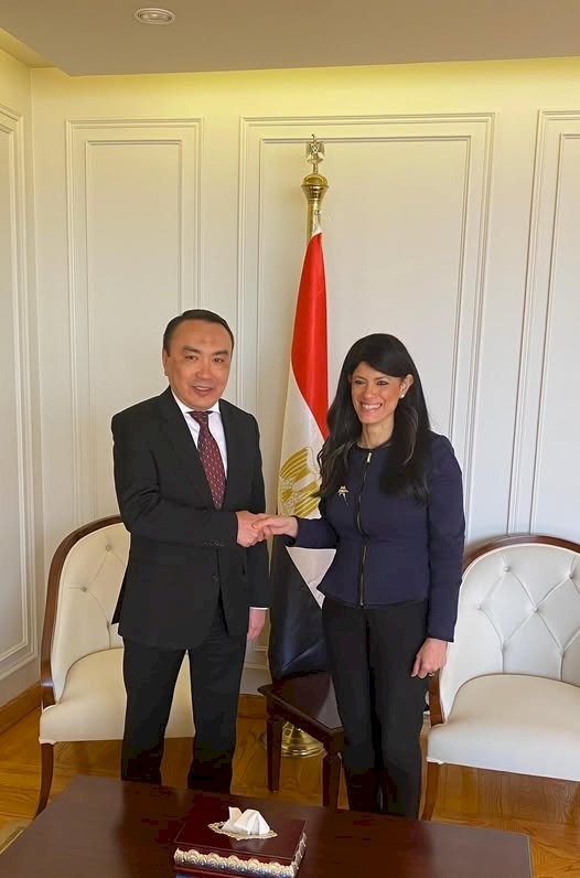 وزيرة التخطيط تبحث مع سفير كازاخستان سبل تطوير التعاون بين البلدين