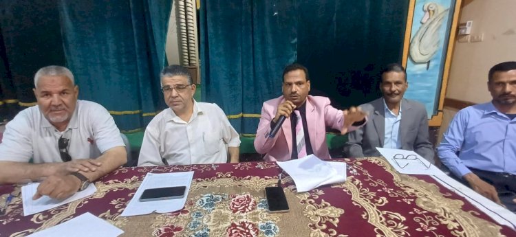 مدير تعليم أبوتشت يوجه بسرعة الإنتهاء من أعمال الدهانات والتشجير بالمدارس