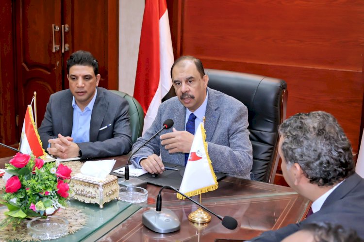 محافظ سوهاج يعقد اجتماعا لبحث سبل زيادة عوامل الجذب السياحي