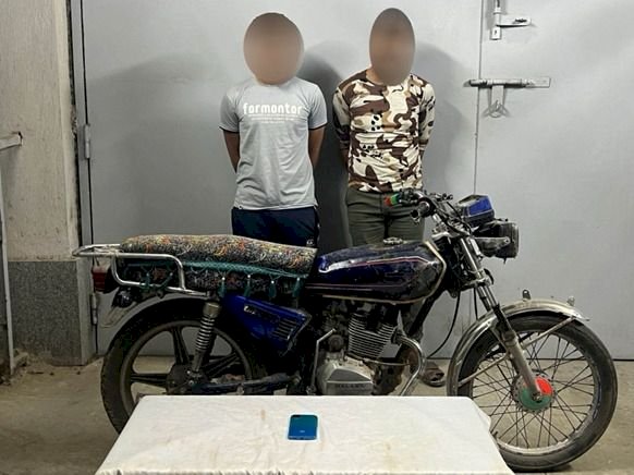 ضبط شخصين لقيامهما بسرقة هاتف محمول من أحد الأشخاص بأسيوط