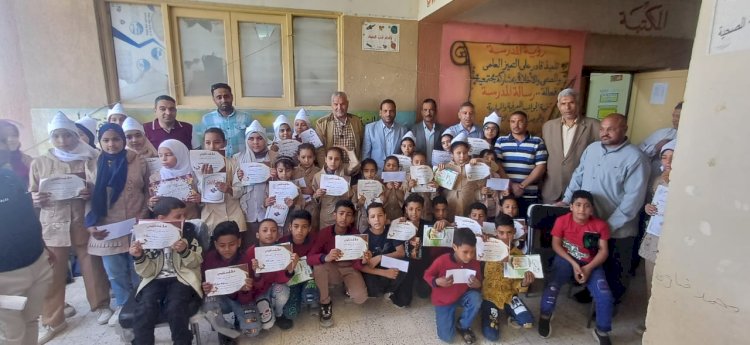 تكريم حفظة القرآن الكريم والأم المثالية في يوم اليتيم بمدارس ابوتشت