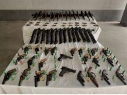 ضبط مخدرات واسلحة في حملات امنية بثلاثة محافظات