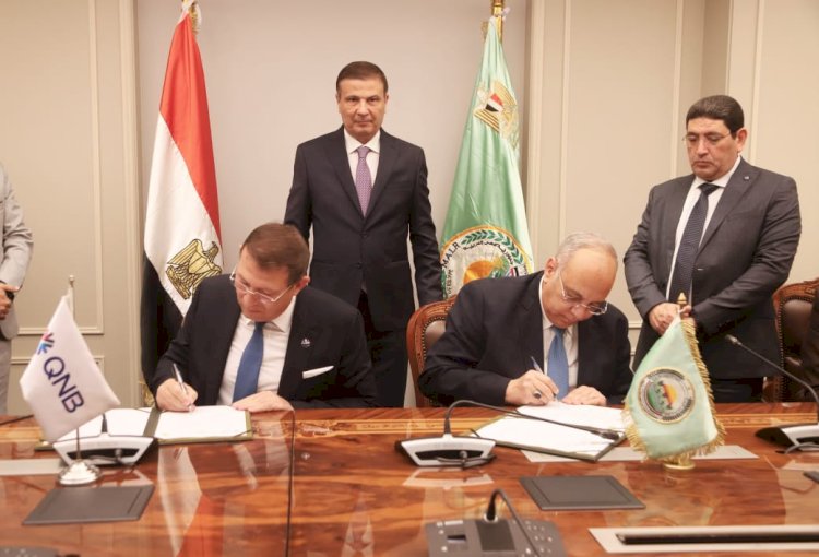 وزير الزراعة يشهد بروتوكول بين بحوث الصحراء وبنك QNB لتنمية الزراعة بسيناء 