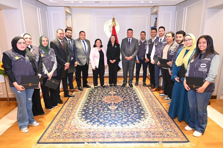 وزيرة التضامن تكرم فرق الوزارة القائمة على حملات الإطعام خلال شهر رمضان