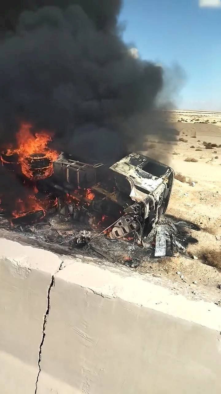 إصابة السائق والتباع في انقلاب شاحنة نقل واشتعالها بطريق بنى سويف الزعفرانة