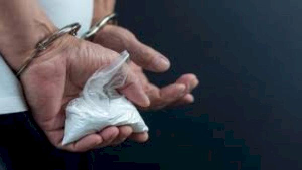 حبس شخصين لحيازة 10 كيلو من مخدرات في المنيا