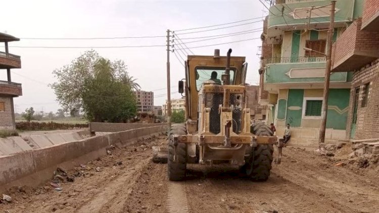 تمهيد شوارع جديدة للبدء في أعمال الرصف بمراكز المنيا