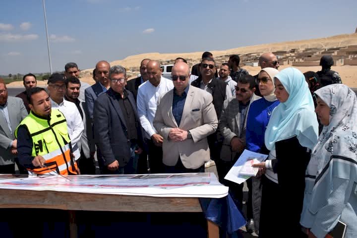 محافظ بني سويف يتفقد مشروع محور الفشن الحر على النيل