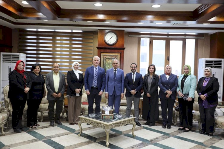 محافظ المنيا يلتقي وفد المشروع الكندي لدعم المرأة