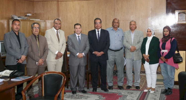 رئيس جامعة جنوب الوادي يستقبل مديرى عام فرع تعليم الكبار بقنا والاقصر