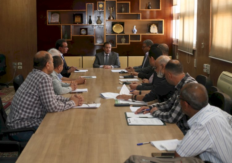 د.احمد عكاوى يعقد اجتماعا مع مجلس ادارة مركز الخدمات العامة للاستشارات الهندسية