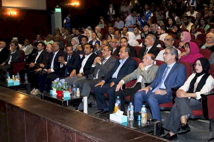 محافظ قنا ونائبه يفتتحان المهرجان المسرحى الدولى