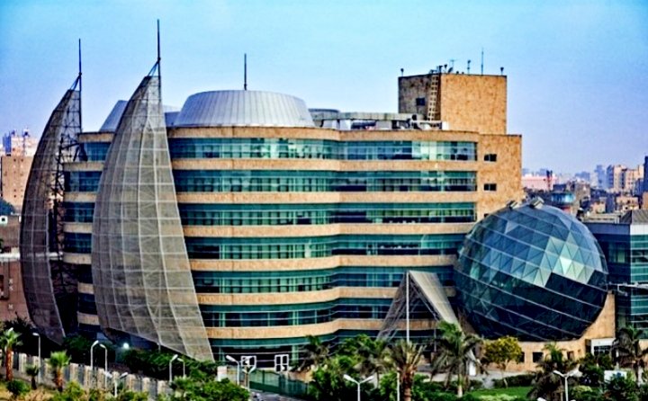 صيدلي الأورام شريك الطبيب في وضع الخطط العلاجية لمرضى السرطان بمستشفى 57357