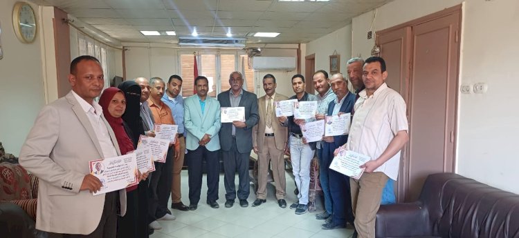 مديرعام تعليم أبوتشت يكرم  العاملين المتميزين بالمدارس وديوان عام الإدارة