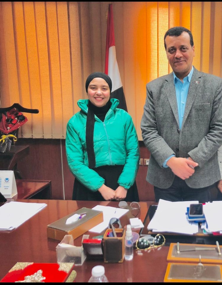 فوز الطالبة ملك ابراهيم بالمركز الأول على مستوى الجمهورية فى تأليف الشعر