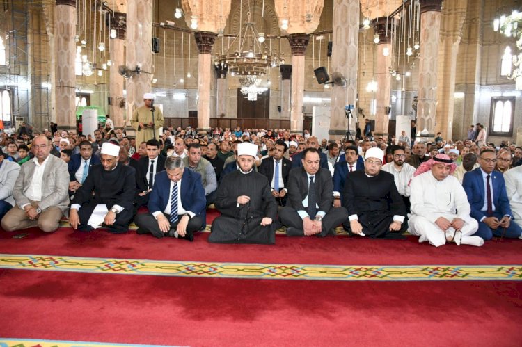 الازهري وسعيد وسفيري الكويت وإندونيسيا يشهدون صلاة الجمعة بمسجد أبي العباس المرسي