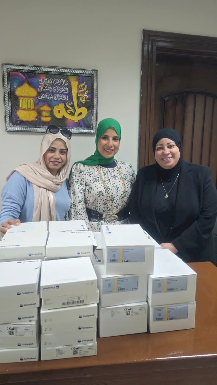 أمانة المرأة بحزب الشعب الجمهوري بقنا تتبرع بمستلزمات طبية لمركز الأورام