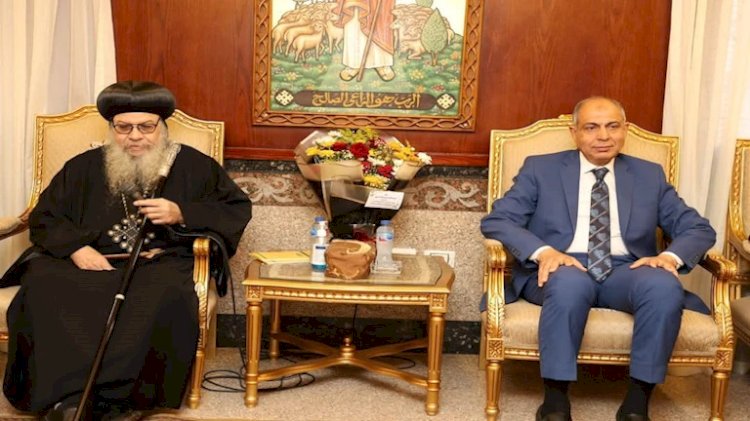 محافظ المنيا يزور عددا من المطرانيات لتقديم التهنئة بعيد القيامة 